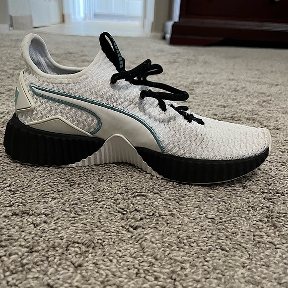 Puma women’s black, blue, and white mesh sneakers 🩵 - Picture 4 of 7